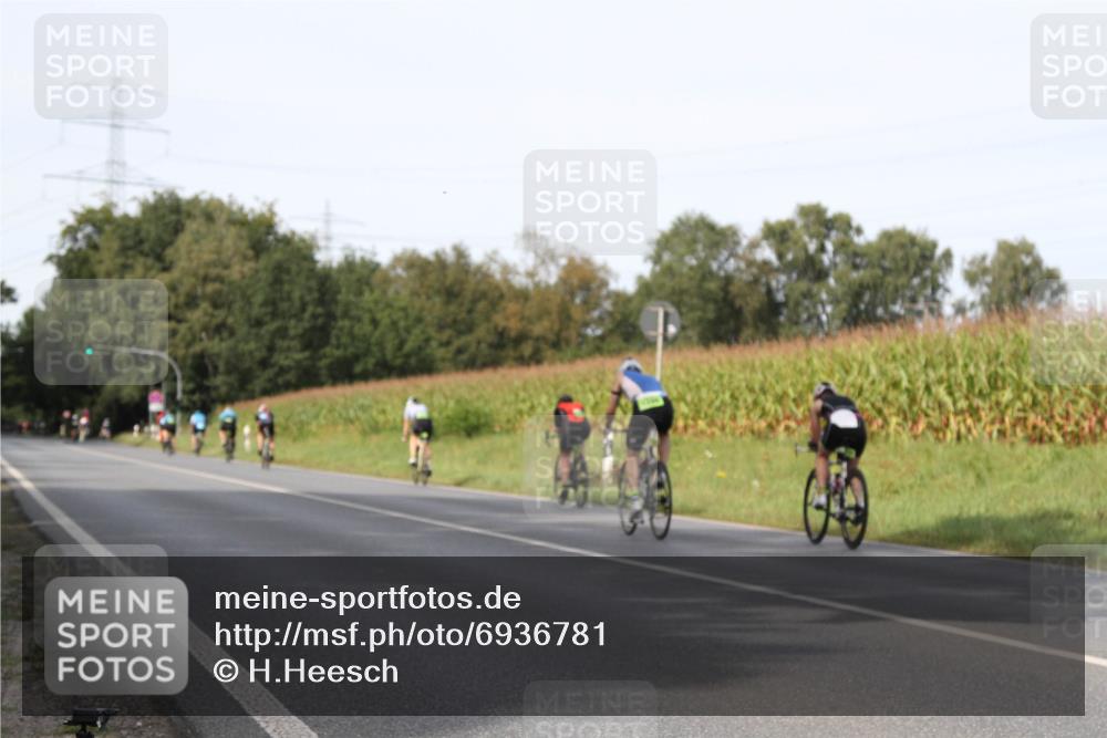 01.09.2024 - 17. Tribühne Triathlon H.Heesch http://msf.ph/oto/6936781 01.09.2024 15:42:24 Radfahren 961, 1196, 1213, 1217, 1230, 1258, 1262, 1269, 1287, 1288 meine-sportfotos.de