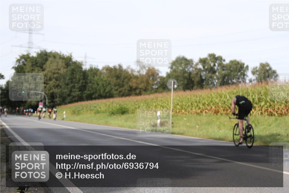 01.09.2024 - 17. Tribühne Triathlon H.Heesch http://msf.ph/oto/6936794 01.09.2024 15:42:31 Radfahren 828, 1228, 1230, 1262, 1274, 1287 meine-sportfotos.de