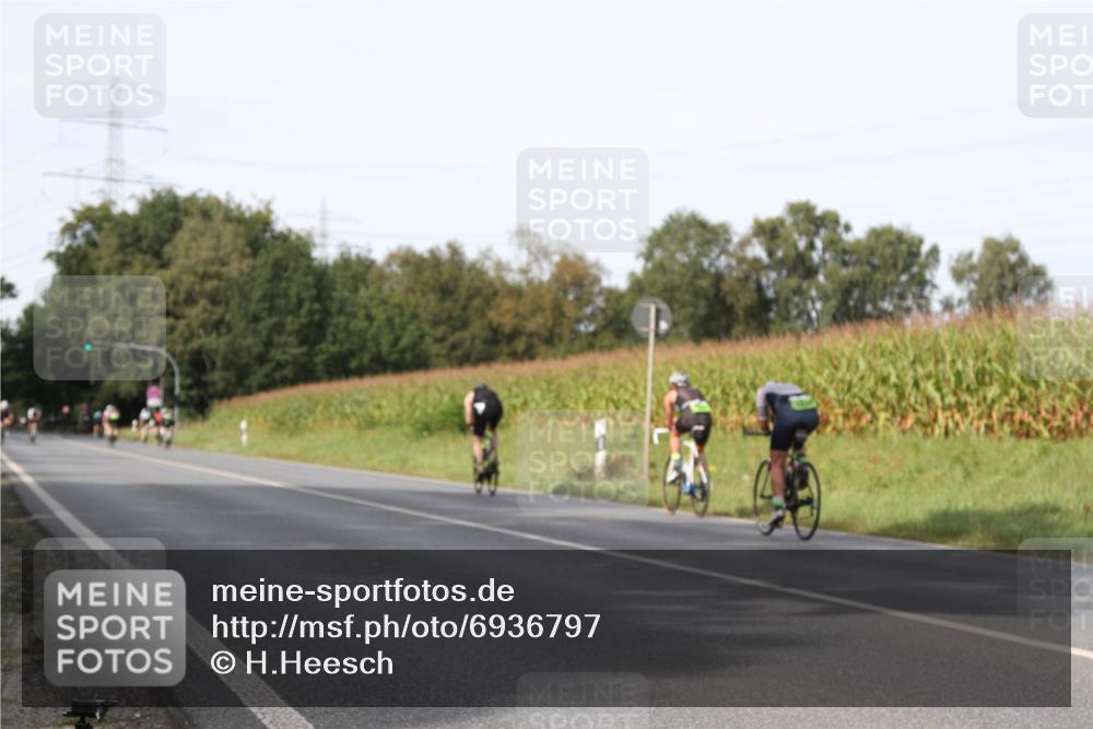 01.09.2024 - 17. Tribühne Triathlon H.Heesch http://msf.ph/oto/6936797 01.09.2024 15:42:32 Radfahren 824, 828, 1228, 1230, 1262, 1274, 1287 meine-sportfotos.de