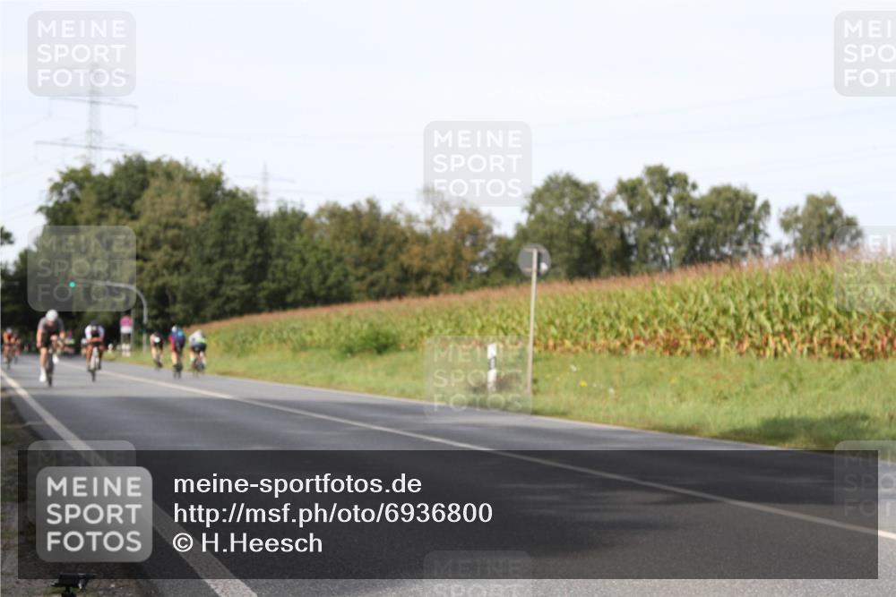 01.09.2024 - 17. Tribühne Triathlon H.Heesch http://msf.ph/oto/6936800 01.09.2024 15:42:37 Radfahren 824, 928, 1039, 1228, 1250, 1272, 1274, 1298 meine-sportfotos.de