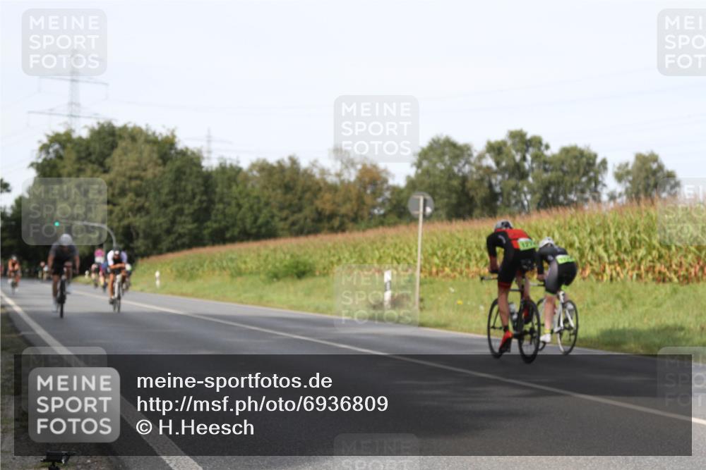 01.09.2024 - 17. Tribühne Triathlon H.Heesch http://msf.ph/oto/6936809 01.09.2024 15:42:39 Radfahren 824, 928, 1039, 1228, 1245, 1250, 1272, 1274, 1298 meine-sportfotos.de