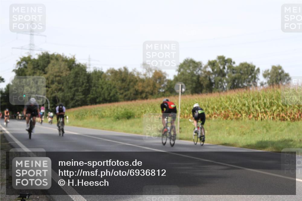 01.09.2024 - 17. Tribühne Triathlon H.Heesch http://msf.ph/oto/6936812 01.09.2024 15:42:39 Radfahren 824, 928, 1039, 1228, 1245, 1250, 1272, 1274, 1298 meine-sportfotos.de