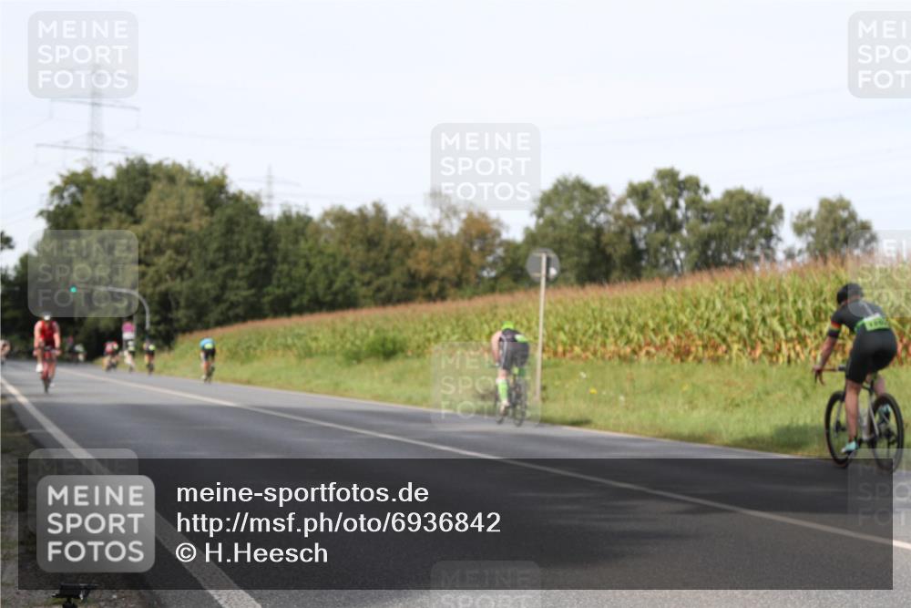 01.09.2024 - 17. Tribühne Triathlon H.Heesch http://msf.ph/oto/6936842 01.09.2024 15:42:48 Radfahren 4, 859, 859, 882, 1032, 1033, 1202, 1245 meine-sportfotos.de