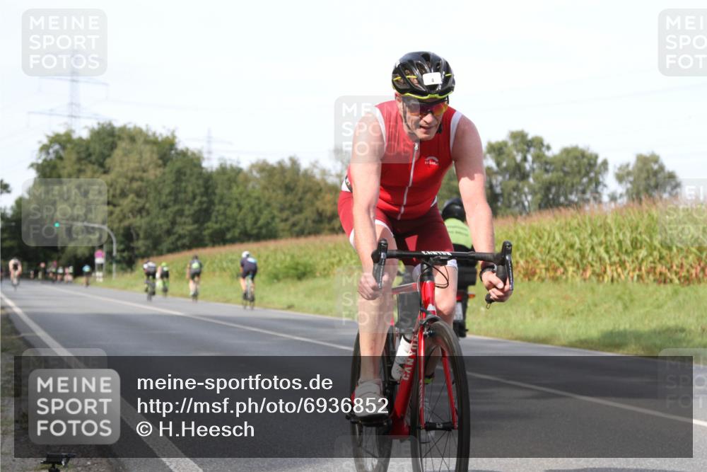 01.09.2024 - 17. Tribühne Triathlon H.Heesch http://msf.ph/oto/6936852 01.09.2024 15:42:52 Radfahren 4, 859, 859, 1032, 1296 meine-sportfotos.de