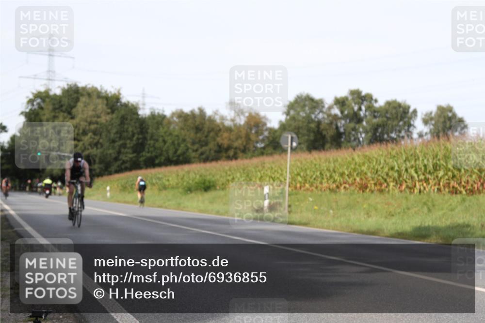 01.09.2024 - 17. Tribühne Triathlon H.Heesch http://msf.ph/oto/6936855 01.09.2024 15:42:58 Radfahren 891, 1296 meine-sportfotos.de