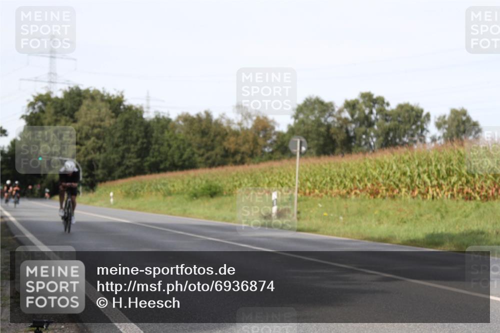 01.09.2024 - 17. Tribühne Triathlon H.Heesch http://msf.ph/oto/6936874 01.09.2024 15:43:13 Radfahren 818, 820, 884, 938, 1029, 1160, 1235, 1277, 1295, 1489 meine-sportfotos.de