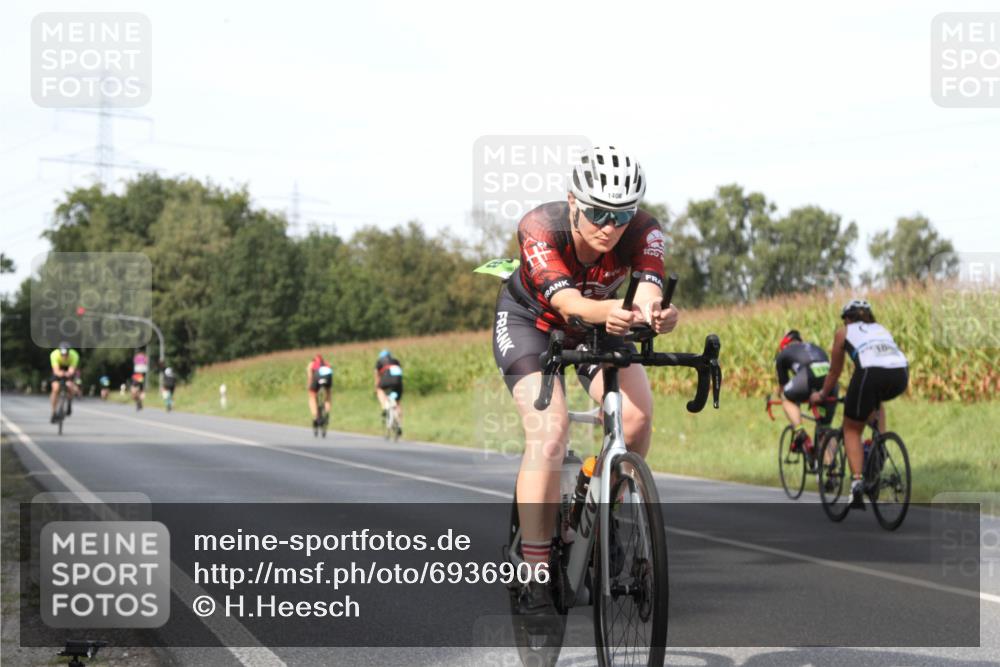 01.09.2024 - 17. Tribühne Triathlon H.Heesch http://msf.ph/oto/6936906 01.09.2024 15:43:28 Radfahren 105, 912, 1045, 1220, 1224, 1282, 1284 meine-sportfotos.de