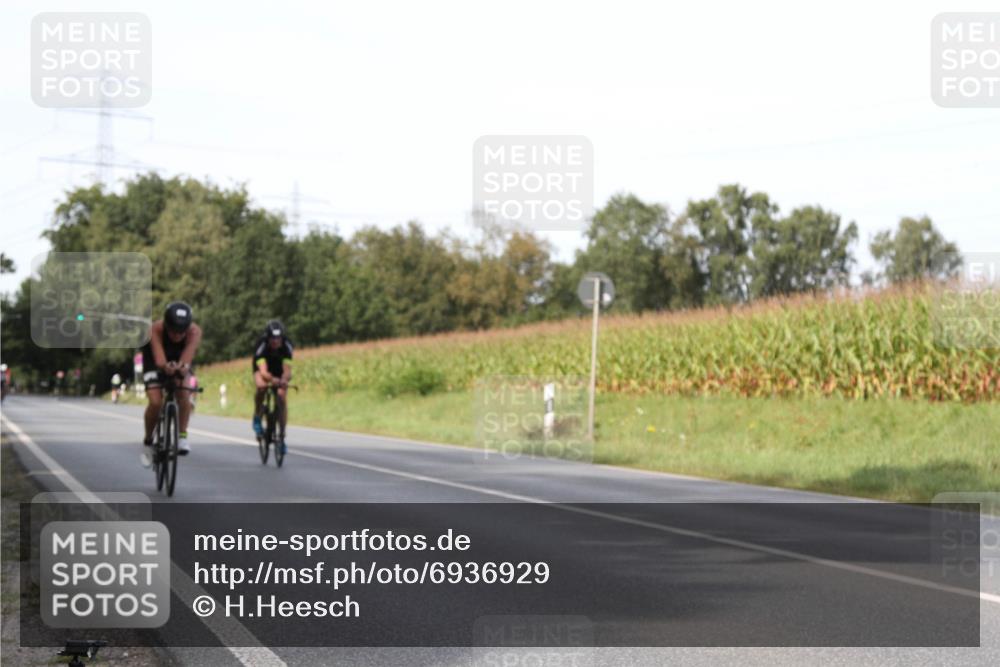 01.09.2024 - 17. Tribühne Triathlon H.Heesch http://msf.ph/oto/6936929 01.09.2024 15:43:59 Radfahren 8, 922, 1050, 1050, 1060, 1222, 1231 meine-sportfotos.de