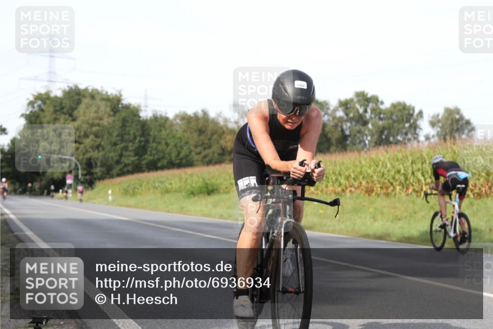 01.09.2024 - 17. Tribühne Triathlon H.Heesch http://msf.ph/oto/6936934 01.09.2024 15:44:00 Radfahren 8, 922, 1050, 1050, 1060, 1222, 1231 meine-sportfotos.de