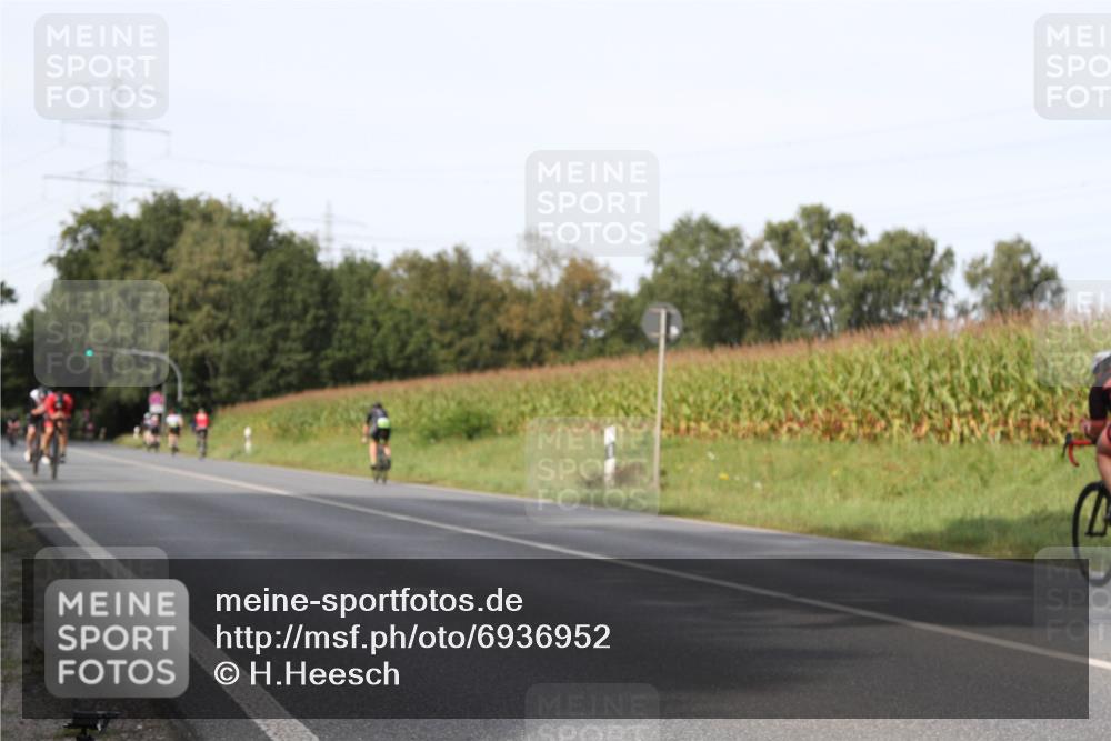 01.09.2024 - 17. Tribühne Triathlon H.Heesch http://msf.ph/oto/6936952 01.09.2024 15:44:10 Radfahren 821, 929, 974, 1139, 1198, 1205, 1226 meine-sportfotos.de