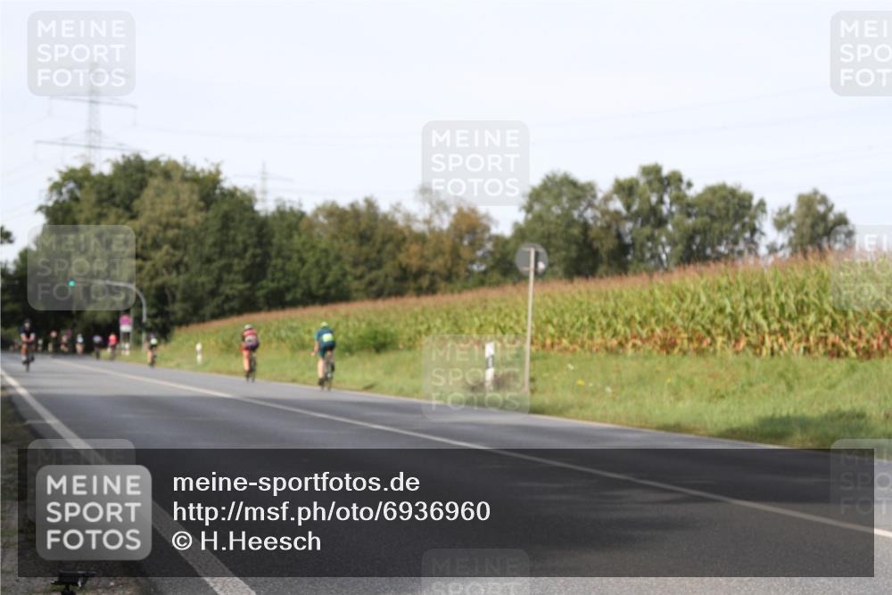 01.09.2024 - 17. Tribühne Triathlon H.Heesch http://msf.ph/oto/6936960 01.09.2024 15:44:14 Radfahren 821, 831, 929, 974, 1139, 1205, 1219, 1226 meine-sportfotos.de