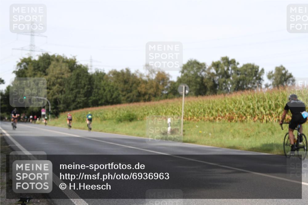 01.09.2024 - 17. Tribühne Triathlon H.Heesch http://msf.ph/oto/6936963 01.09.2024 15:44:15 Radfahren 831, 918, 929, 974, 1139, 1205, 1219, 1490 meine-sportfotos.de