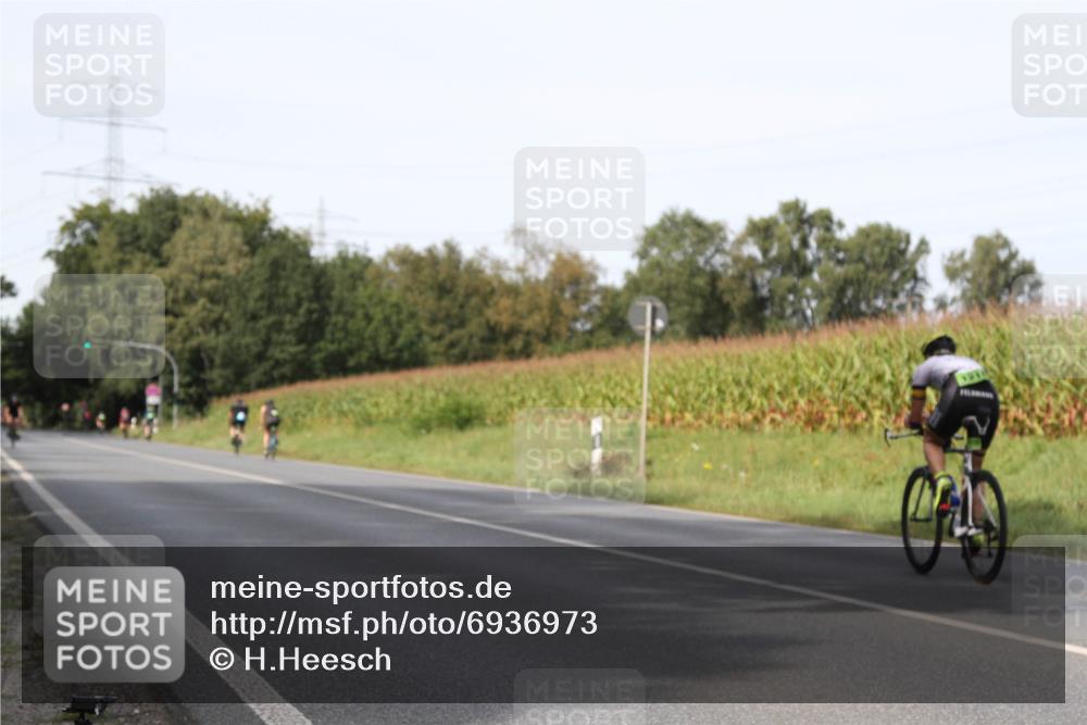 01.09.2024 - 17. Tribühne Triathlon H.Heesch http://msf.ph/oto/6936973 01.09.2024 15:44:22 Radfahren 831, 918, 1219, 1490 meine-sportfotos.de