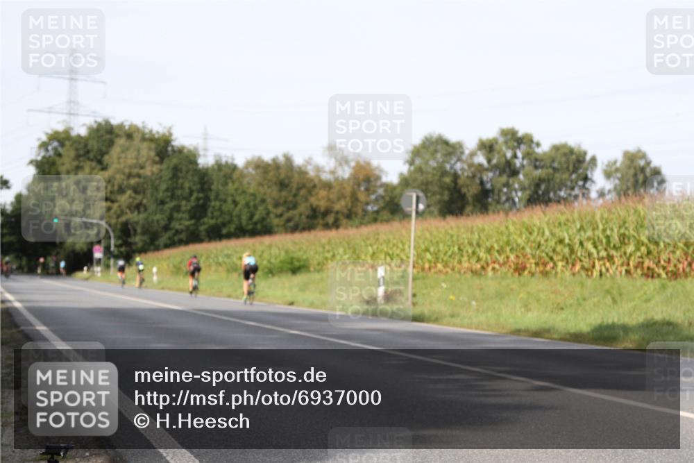 01.09.2024 - 17. Tribühne Triathlon H.Heesch http://msf.ph/oto/6937000 01.09.2024 15:44:43 Radfahren 816, 893, 897, 915, 936, 962, 972 meine-sportfotos.de