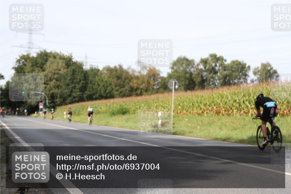 01.09.2024 - 17. Tribühne Triathlon H.Heesch http://msf.ph/oto/6937004 01.09.2024 15:44:44 Radfahren 816, 893, 897, 915, 936, 962, 972 meine-sportfotos.de