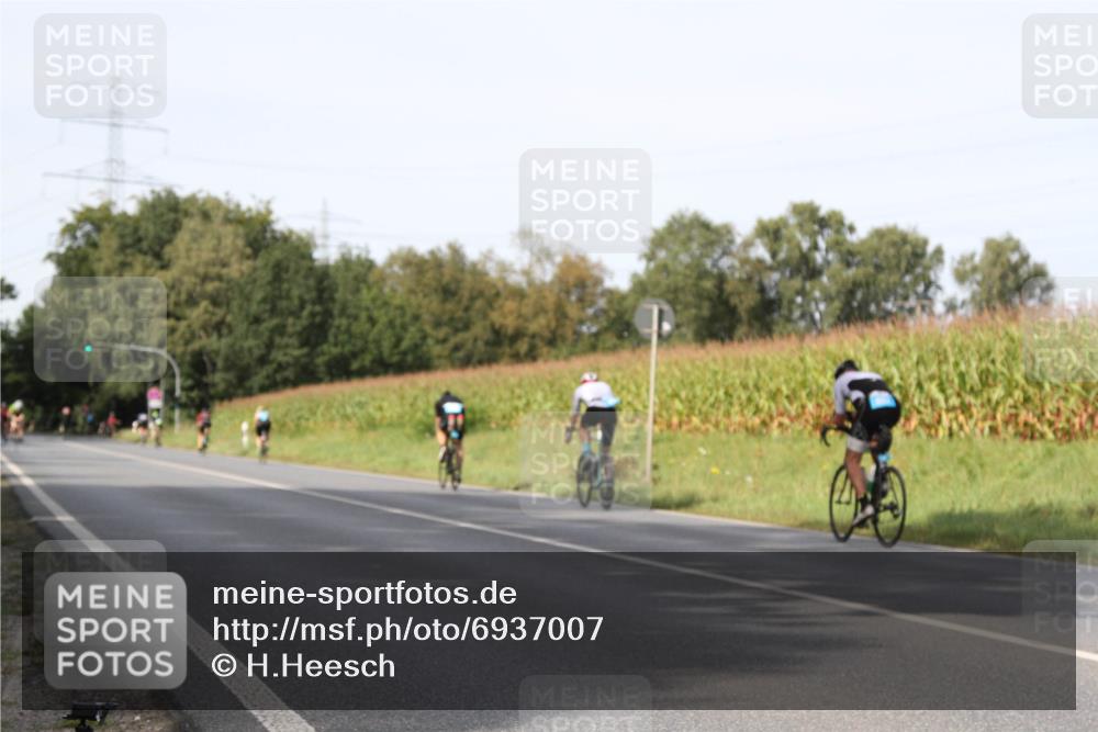 01.09.2024 - 17. Tribühne Triathlon H.Heesch http://msf.ph/oto/6937007 01.09.2024 15:44:46 Radfahren 893, 897, 915, 936, 962, 972 meine-sportfotos.de