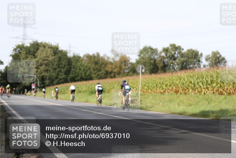 01.09.2024 - 17. Tribühne Triathlon H.Heesch http://msf.ph/oto/6937010 01.09.2024 15:44:48 Radfahren 893, 936, 962, 1055 meine-sportfotos.de