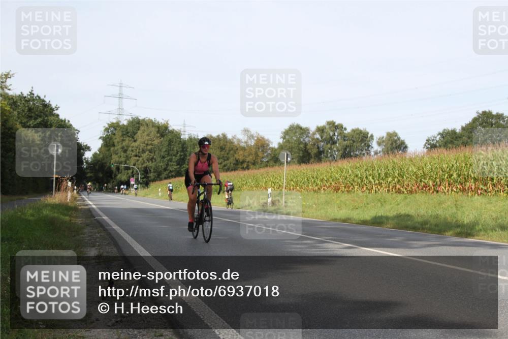 01.09.2024 - 17. Tribühne Triathlon H.Heesch http://msf.ph/oto/6937018 01.09.2024 15:44:56 Radfahren 890, 927, 940, 1055 meine-sportfotos.de