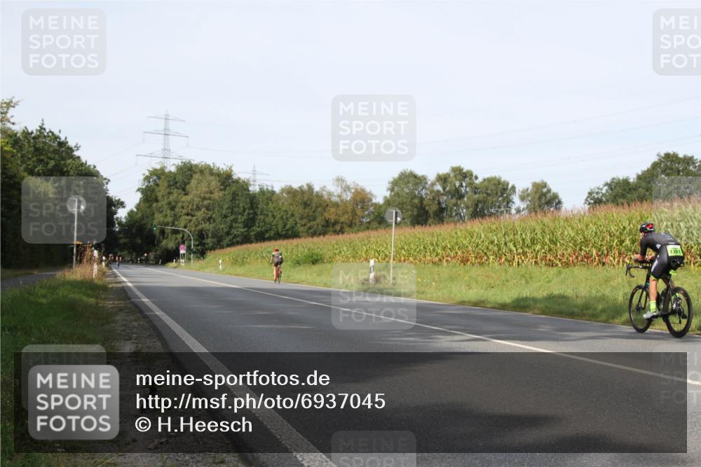 01.09.2024 - 17. Tribühne Triathlon H.Heesch http://msf.ph/oto/6937045 01.09.2024 15:45:17 Radfahren 829, 1056, 1058, 1279, 1281 meine-sportfotos.de