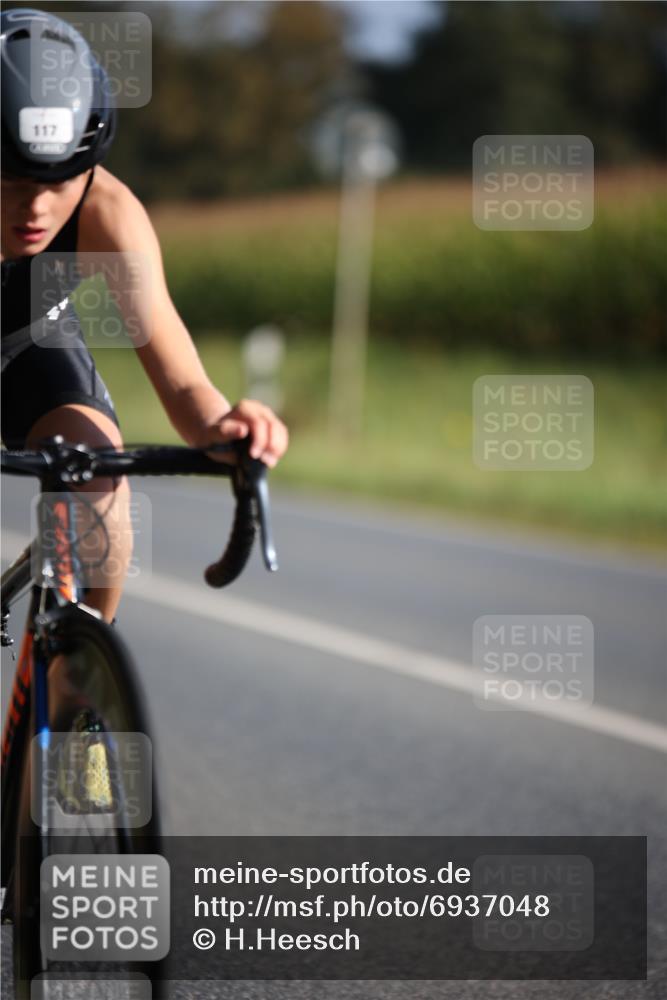 01.09.2024 - 17. Tribühne Triathlon H.Heesch http://msf.ph/oto/6937048 01.09.2024 09:37:02 Radfahren 114, 117 meine-sportfotos.de
