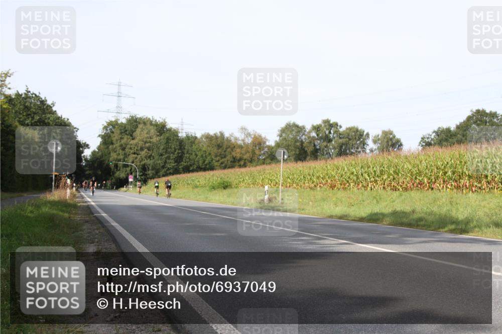 01.09.2024 - 17. Tribühne Triathlon H.Heesch http://msf.ph/oto/6937049 01.09.2024 15:45:23 Radfahren 829, 1279 meine-sportfotos.de