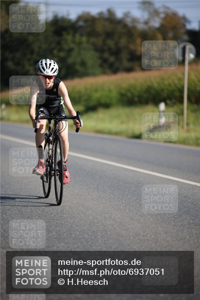 01.09.2024 - 17. Tribühne Triathlon H.Heesch http://msf.ph/oto/6937051 01.09.2024 09:38:03 Radfahren 111 meine-sportfotos.de