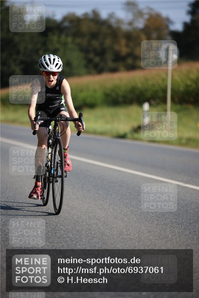 01.09.2024 - 17. Tribühne Triathlon H.Heesch http://msf.ph/oto/6937061 01.09.2024 09:38:03 Radfahren 111 meine-sportfotos.de