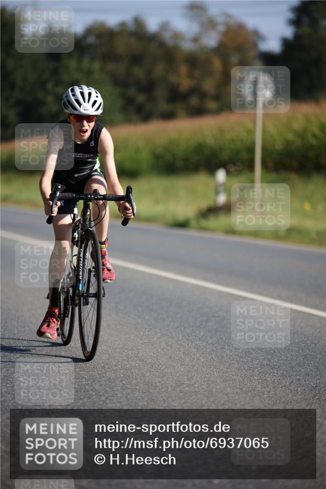 01.09.2024 - 17. Tribühne Triathlon H.Heesch http://msf.ph/oto/6937065 01.09.2024 09:38:04 Radfahren 111 meine-sportfotos.de