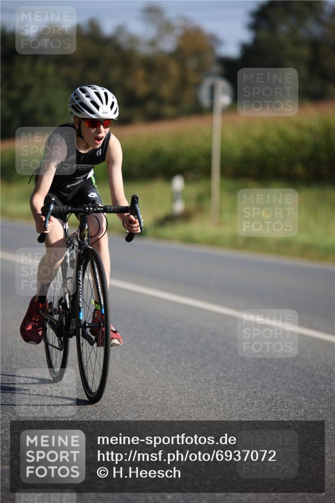 01.09.2024 - 17. Tribühne Triathlon H.Heesch http://msf.ph/oto/6937072 01.09.2024 09:38:04 Radfahren 111 meine-sportfotos.de