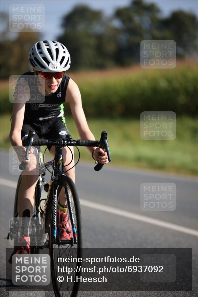01.09.2024 - 17. Tribühne Triathlon H.Heesch http://msf.ph/oto/6937092 01.09.2024 09:38:04 Radfahren 111 meine-sportfotos.de