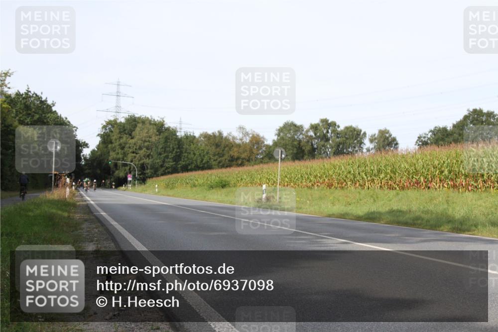 01.09.2024 - 17. Tribühne Triathlon H.Heesch http://msf.ph/oto/6937098 01.09.2024 15:46:04 Radfahren 826, 898, 956, 1125 meine-sportfotos.de