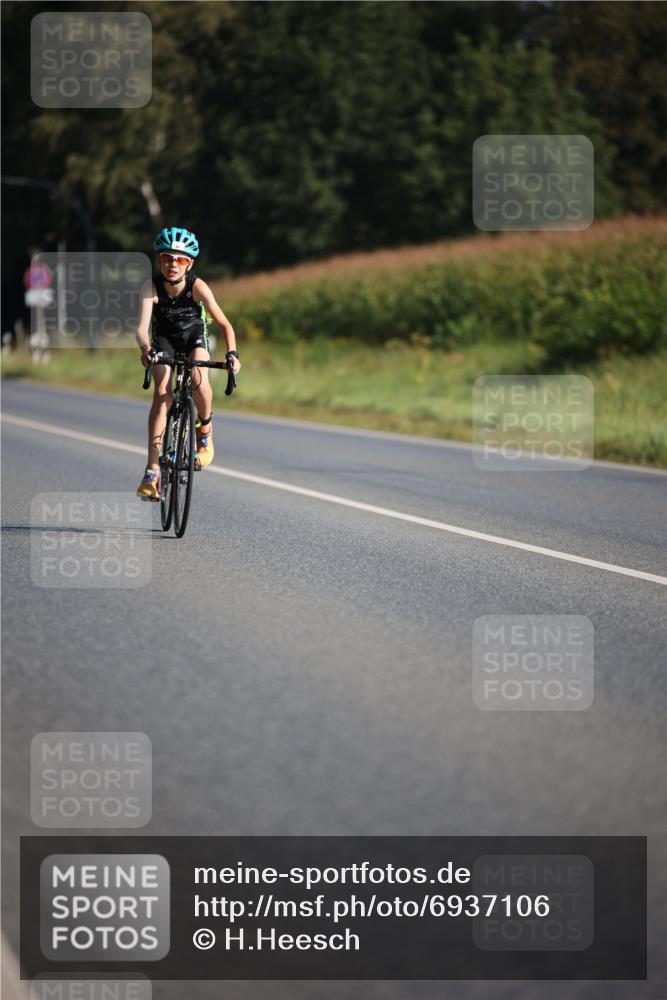 01.09.2024 - 17. Tribühne Triathlon H.Heesch http://msf.ph/oto/6937106 01.09.2024 09:38:21 Radfahren 94, 133 meine-sportfotos.de