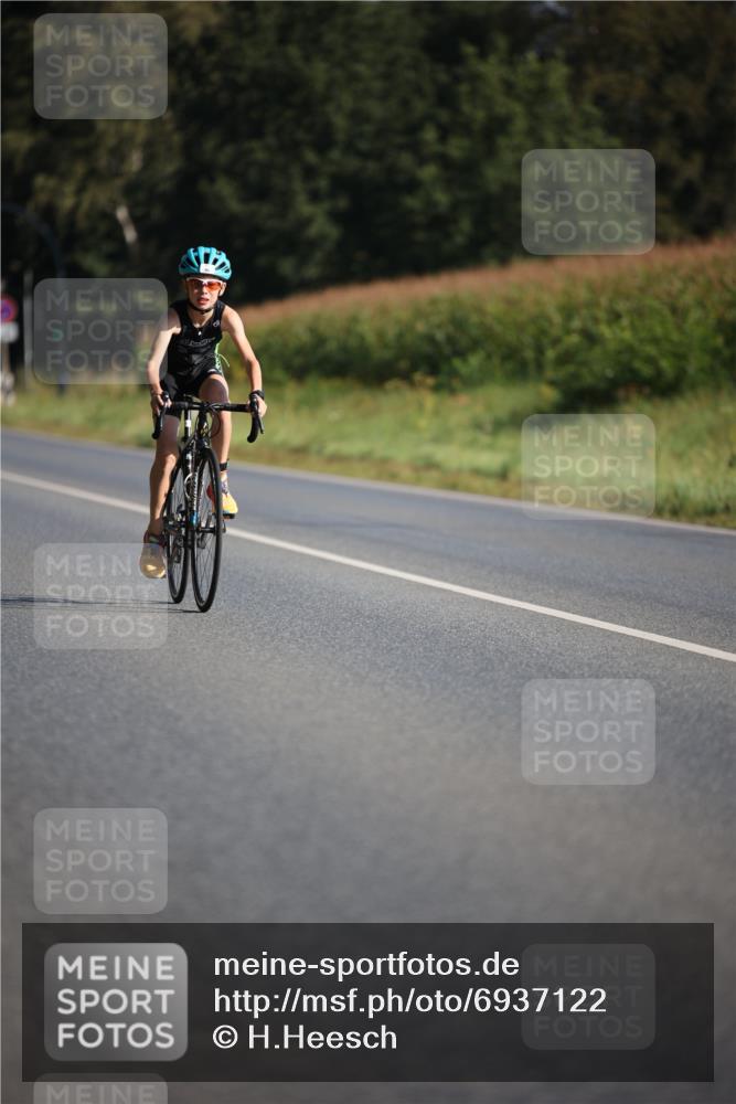01.09.2024 - 17. Tribühne Triathlon H.Heesch http://msf.ph/oto/6937122 01.09.2024 09:38:21 Radfahren 94, 133 meine-sportfotos.de