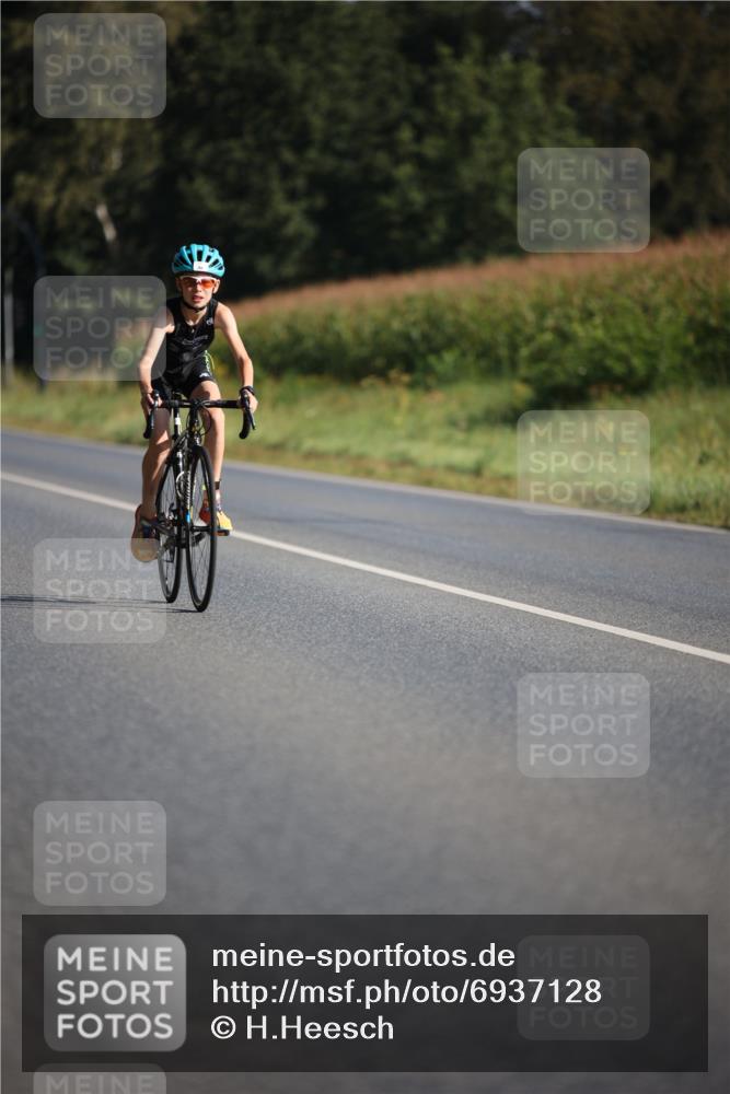 01.09.2024 - 17. Tribühne Triathlon H.Heesch http://msf.ph/oto/6937128 01.09.2024 09:38:21 Radfahren 94, 133 meine-sportfotos.de