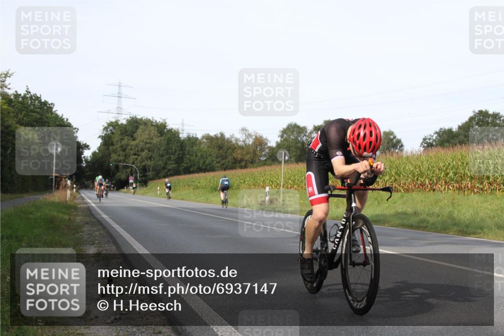01.09.2024 - 17. Tribühne Triathlon H.Heesch http://msf.ph/oto/6937147 01.09.2024 15:46:28 Radfahren 885, 889, 899, 920, 968, 1163, 1189, 1204 meine-sportfotos.de