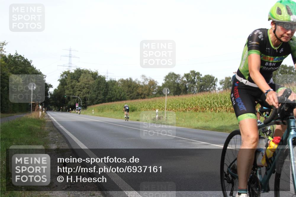 01.09.2024 - 17. Tribühne Triathlon H.Heesch http://msf.ph/oto/6937161 01.09.2024 15:46:34 Radfahren 830, 889, 899, 968, 1163, 1204 meine-sportfotos.de