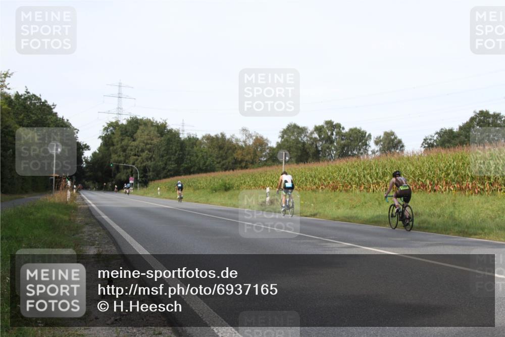 01.09.2024 - 17. Tribühne Triathlon H.Heesch http://msf.ph/oto/6937165 01.09.2024 15:46:35 Radfahren 830, 889, 968, 1163, 1204 meine-sportfotos.de