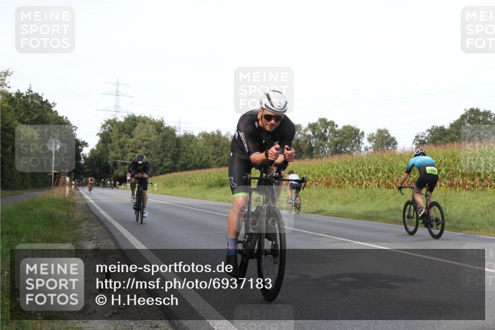 01.09.2024 - 17. Tribühne Triathlon H.Heesch http://msf.ph/oto/6937183 01.09.2024 15:46:52 Radfahren 345, 908, 958, 1126, 1132, 1173, 1175, 1297, 1436, 1436 meine-sportfotos.de