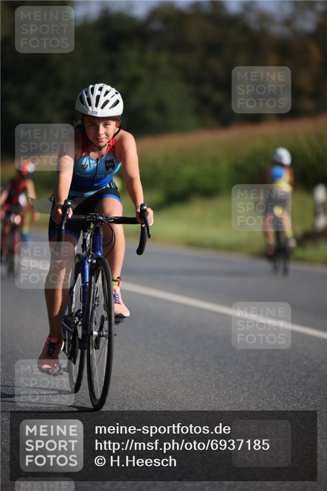 01.09.2024 - 17. Tribühne Triathlon H.Heesch http://msf.ph/oto/6937185 01.09.2024 09:38:59 Radfahren 58, 67, 71, 78, 83, 90, 92, 99, 100, 104, 119, 124, 130, 132 meine-sportfotos.de