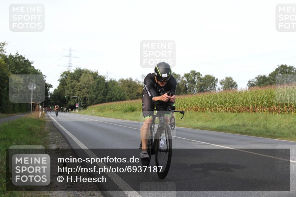 01.09.2024 - 17. Tribühne Triathlon H.Heesch http://msf.ph/oto/6937187 01.09.2024 15:46:53 Radfahren 345, 908, 958, 1126, 1132, 1173, 1175, 1297, 1436, 1436 meine-sportfotos.de