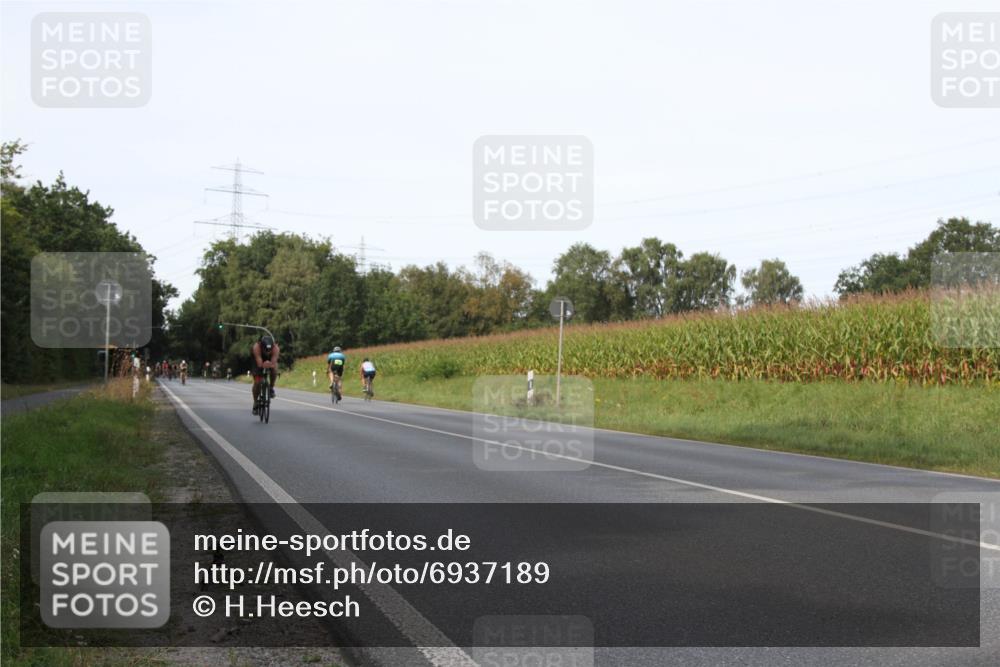 01.09.2024 - 17. Tribühne Triathlon H.Heesch http://msf.ph/oto/6937189 01.09.2024 15:46:56 Radfahren 345, 1126, 1132, 1173, 1175, 1436, 1436 meine-sportfotos.de