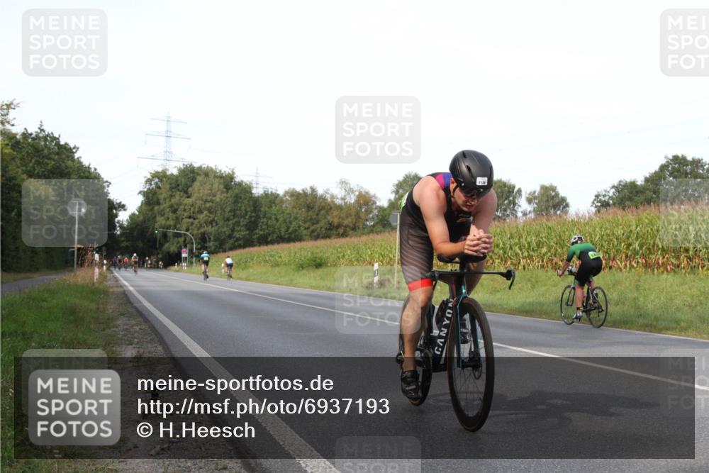 01.09.2024 - 17. Tribühne Triathlon H.Heesch http://msf.ph/oto/6937193 01.09.2024 15:46:57 Radfahren 345, 1126, 1173, 1175, 1436, 1436 meine-sportfotos.de