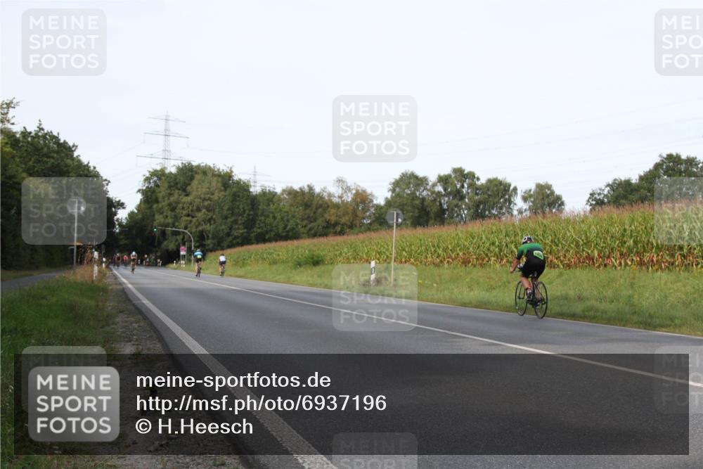 01.09.2024 - 17. Tribühne Triathlon H.Heesch http://msf.ph/oto/6937196 01.09.2024 15:46:58 Radfahren 345, 1126, 1173, 1436, 1436 meine-sportfotos.de