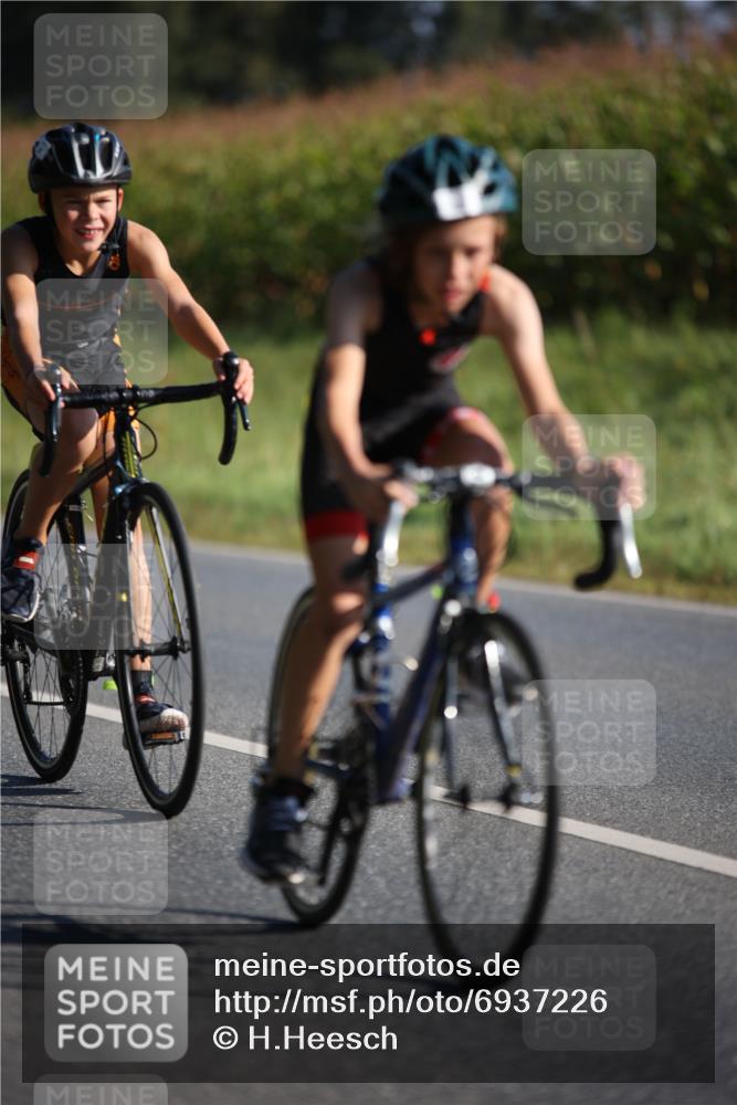 01.09.2024 - 17. Tribühne Triathlon H.Heesch http://msf.ph/oto/6937226 01.09.2024 09:39:02 Radfahren 58, 67, 71, 78, 83, 86, 90, 92, 99, 100, 104, 119, 124, 130, 134 meine-sportfotos.de