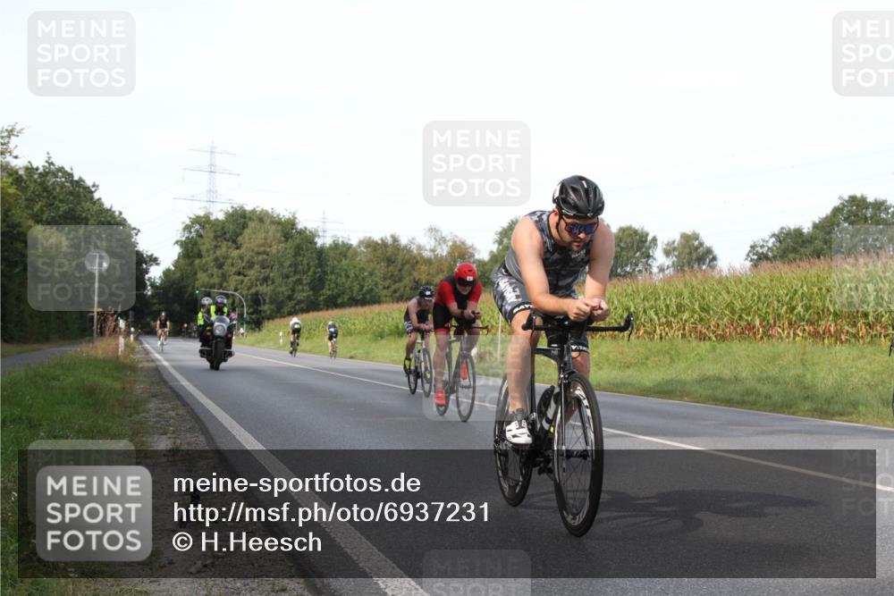 01.09.2024 - 17. Tribühne Triathlon H.Heesch http://msf.ph/oto/6937231 01.09.2024 15:47:17 Radfahren 903, 904, 1037, 1044, 1057, 1130, 1207, 1253 meine-sportfotos.de