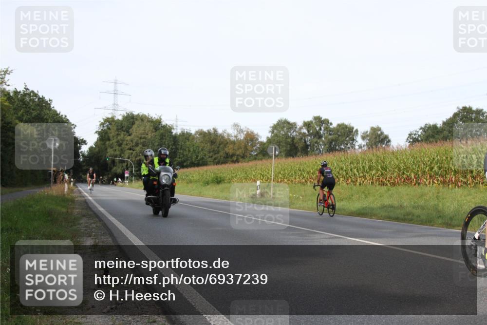 01.09.2024 - 17. Tribühne Triathlon H.Heesch http://msf.ph/oto/6937239 01.09.2024 15:47:18 Radfahren 903, 904, 906, 1037, 1044, 1130, 1207, 1253 meine-sportfotos.de