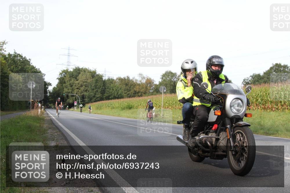 01.09.2024 - 17. Tribühne Triathlon H.Heesch http://msf.ph/oto/6937243 01.09.2024 15:47:19 Radfahren 903, 904, 906, 928, 1044, 1130, 1207, 1253 meine-sportfotos.de