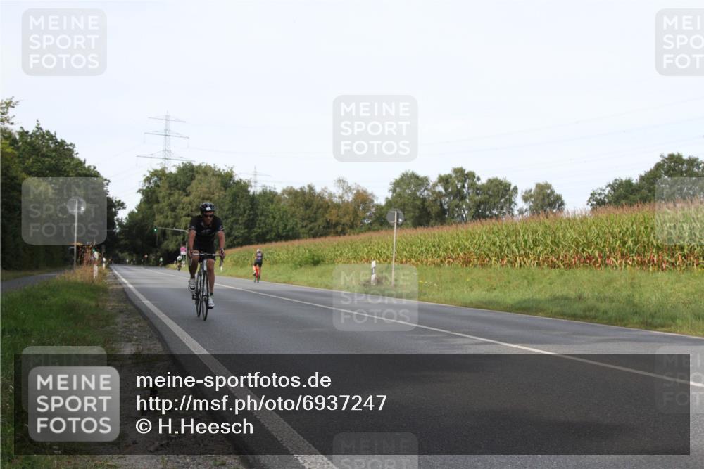 01.09.2024 - 17. Tribühne Triathlon H.Heesch http://msf.ph/oto/6937247 01.09.2024 15:47:22 Radfahren 813, 903, 904, 906, 928, 1044, 1130, 1207 meine-sportfotos.de