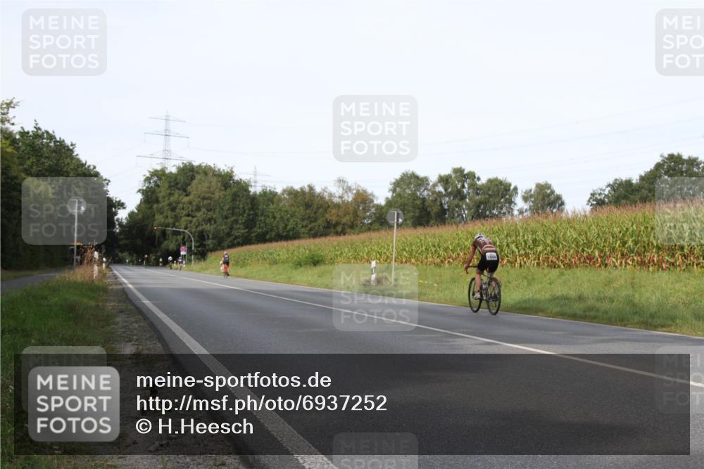 01.09.2024 - 17. Tribühne Triathlon H.Heesch http://msf.ph/oto/6937252 01.09.2024 15:47:23 Radfahren 813, 903, 906, 928, 1044, 1130, 1207 meine-sportfotos.de