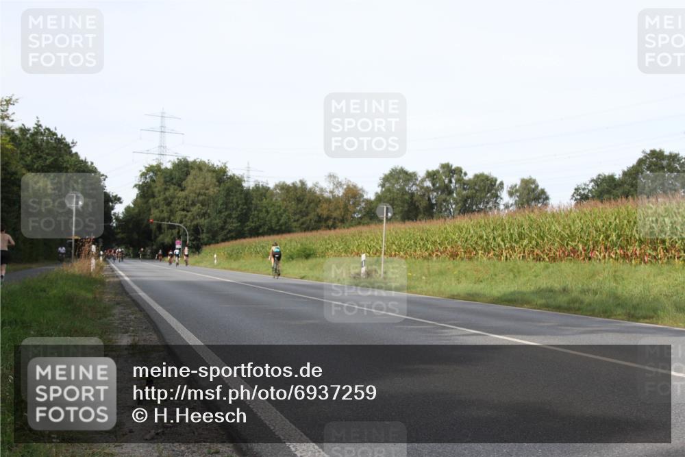 01.09.2024 - 17. Tribühne Triathlon H.Heesch http://msf.ph/oto/6937259 01.09.2024 15:47:33 Radfahren 820, 820, 886, 1036 meine-sportfotos.de